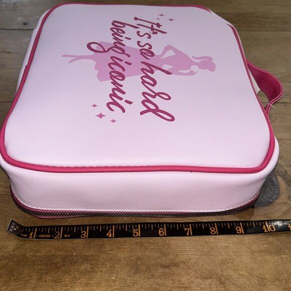Barbie Cosmetic Bag, it’s so hard being iconic - Picture 4 of 9